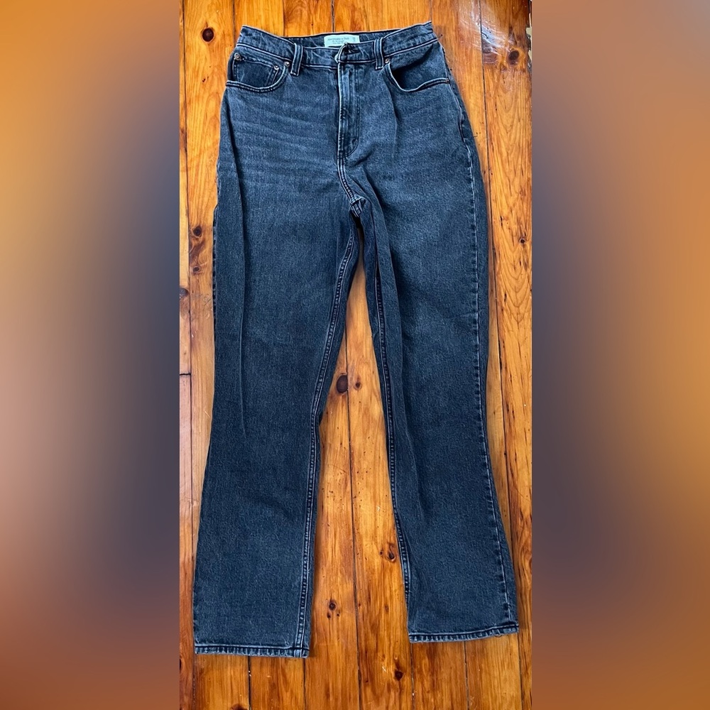 Abercrombie & Fitch - Curve Love - The 90s Straight Ultra High Rise Jean - 28